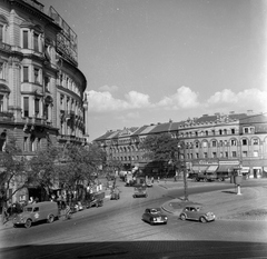 Magyarország, Budapest VI.,Budapest XIII., Nyugati (Marx) tér, szemben a Váci út és a Westend-ház., 1953, UVATERV, forgalom, teherautó, automobil, Tatra 600 Tatraplan, rendszám, Dutra-márka, Dutra DR-50, Budapest, sínpálya, Fortepan #79679