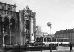 Magyarország, Budapest V., Vigadó (Molotov) tér, jobbra az épülő ÁMTI (későbbi UVATERV) székház., 1950, UVATERV, emlékmű, építkezés, Feszl Frigyes-terv, szovjet emlékmű, Budapest, rendezvényközpont, Fortepan #79687