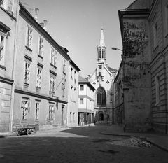 Magyarország, Sopron, Fegyvertár utca, szemben a Szent Orsolya-templom., 1967, UVATERV, Fortepan #79728