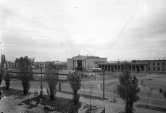 Hungary, Székesfehérvár, vasútállomás., 1954, UVATERV, bus, ad pillar, train station, Red Star, train station, Fortepan #79740