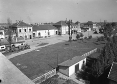 Hungary, Szolnok, vasútállomás., 1955, UVATERV, bus, taxicab, train station, train station, taxicab stand, Fortepan #79747