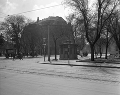 Hungary, Szeged, Dugonics tér, jobbra a Tisza Lajos (Lenin) körút és a Petőfi Sándor sugárút elágazása., 1969, UVATERV, public toilet, Fortepan #79759