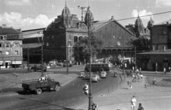 Magyarország, Budapest VI., Nyugati (Marx) tér, Nyugati pályaudvar., 1953, UVATERV, autóbusz, teherautó, taxi, automobil, Budapest, Gustave Eiffel-terv, Csepel B-350/D-350, Fortepan #79803