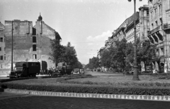 Hungary, Budapest V.,Budapest VI., Bajcsy-Zsilinszky út a Deák Ferenc tér felől nézve., 1954, UVATERV, traffic, commercial vehicle, street view, coach, ruins, firewall, lamp post, automobile, roundabout, Budapest, Fortepan #79948