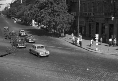 Hungary, Budapest VI., Andrássy (Sztálin) út a Bajcsy-Zsilinszky út felől nézve., 1954, UVATERV, Soviet brand, GAZ-brand, Renault-brand, French brand, cobblestones, automobile, M20 Pobieda, Mercedes-Benz 170V, untitled, candy store, Budapest, crosswalk, Fortepan #79951