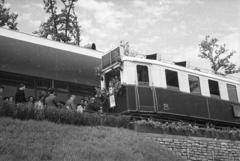 Magyarország, Hűvösvölgy, Budapest II., a Gyermekvasút (Úttörővasút) végállomása. Ünnepség a teljes vonal átadása alkalmából., 1950, UVATERV, Gyermekvasút, Budapest, virágdíszítés, ünnepség, Fortepan #79978