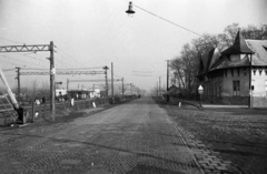 Magyarország, Budapest X.,Budapest XVI., Kerepesi út, jobbra a Sárga rózsa utca torkolata, balra a Nagyicce HÉV megálló., 1960, UVATERV, Budapest, kerékpársáv, Fortepan #80073