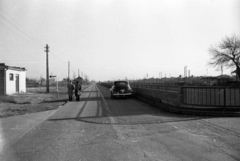 Magyarország, Budapest XVIII., Gyömrői út / Ferihegyi repülőtérre vezető út az Igló utcánál, jobbra Szemeretelep vasútállomás., 1960, UVATERV, Chevrolet-márka, Moszkvics 407, Budapest, Fortepan #80088