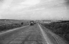 Magyarország, Budapest XXII., Balatoni út a Tétényi-fennsíkon. Balra a Dózsa György út, jobbra a Bartók Béla út torkolata., 1960, UVATERV, Csepel B-350/D-350, Budapest, Fortepan #80144