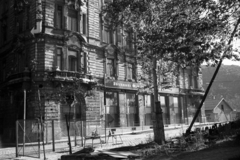 Magyarország, Budapest V., Március 15. tér, balra a Molnár utca torkolata, jobbra a Belgrád rakpart sarok., 1963, UVATERV, napsütés, cégtábla, utcakép, kerítés, Budapest, Fortepan #80312