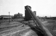 Hungary, Szob, az andezitbánya zúzóműve a vasútállomás és a városközpont felé nézve., 1955, UVATERV, railway, ribbon bridge, stone crusher, Fortepan #80331