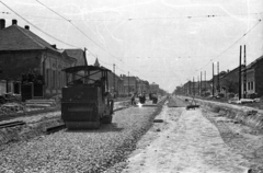 Magyarország, Budapest XXI., II. Rákóczi Ferenc út, a csepeli gyorsvasút építése., 1950, UVATERV, építkezés, úthenger, Budapest, zúzalék, Fortepan #80352