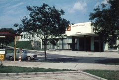 Magyarország, Budapest I., Mészáros utca, benzinkút és szerviz a Zsolt utca torkolatánál., 1966, UVATERV, német gyártmány, Ford-márka, benzinkút, automobil, Shell-márka, Budapest, Ford Taunus P4, Fortepan #80362