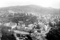 Hungary, Esztergom, kilátás a Várhegyről a város felé, középen a Batthyány Lajos utca - Bajcsy-Zsilinszky út - a Pázmány Péter utca (ekkor Bajcsy-Zsilinszky út része) kereszteződés. Szemben a Fájdalmas Szűz-kápolna a Szent Tamás-hegyen., 1969, Fortepan, landscape, picture, Fortepan #8121