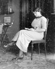 1918, Fortepan, portrait, book, reading, woman, lace, leg over leg, Fortepan #8140