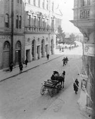 Magyarország, Szeged, Vár utca a Deák Ferenc utca felől nézve, háttérben a Móra Ferenc Múzeum., 1930, Fortepan, hintó, lovaskocsi, utcakép, Fortepan #8193