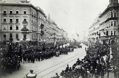 Magyarország, Budapest VII., Erzsébet körút, Kossuth Lajos temetési menete a Dohány utcánál. A felvétel 1894. április 1-én készült. A kép forrását kérjük így adja meg: Fortepan / Budapest Főváros Levéltára. Levéltári jelzet: HU.BFL.XV.19.d.1.04.008, 1900, Budapest Főváros Levéltára / Klösz György fényképei, Klösz György, Budapest, Fortepan #82038