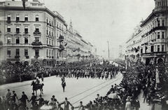 Magyarország, Budapest VII., Erzsébet körút, Kossuth Lajos temetési menete a Dohány utcánál. A felvétel 1894. április 1-én készült. A kép forrását kérjük így adja meg: Fortepan / Budapest Főváros Levéltára. Levéltári jelzet: HU.BFL.XV.19.d.1.04.009, 1900, Budapest Főváros Levéltára / Klösz György fényképei, Klösz György, Budapest, Fortepan #82039