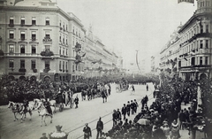 Magyarország, Budapest VII., Erzsébet körút, Kossuth Lajos temetési menete a Dohány utcánál. A felvétel 1894. április 1-én készült. A kép forrását kérjük így adja meg: Fortepan / Budapest Főváros Levéltára. Levéltári jelzet: HU.BFL.XV.19.d.1.04.011, 1900, Budapest Főváros Levéltára / Klösz György fényképei, Klösz György, Budapest, Fortepan #82041