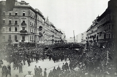 Magyarország, Budapest VII., Erzsébet körút, Kossuth Lajos temetési menete a gyászhintóval a Dohány utcánál. A felvétel 1894. április 1-én készült. A kép forrását kérjük így adja meg: Fortepan / Budapest Főváros Levéltára. Levéltári jelzet: HU.BFL.XV.19.d.1.04.013, 1900, Budapest Főváros Levéltára / Klösz György fényképei, Klösz György, Budapest, Fortepan #82043