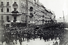 Magyarország, Budapest VII., Erzsébet körút, Kossuth Lajos temetési menete a gyászhintóval a Dohány utcánál. A felvétel 1894. április 1-én készült. A kép forrását kérjük így adja meg: Fortepan / Budapest Főváros Levéltára. Levéltári jelzet: HU.BFL.XV.19.d.1.04.014, 1900, Budapest Főváros Levéltára / Klösz György fényképei, Klösz György, Budapest, Fortepan #82044