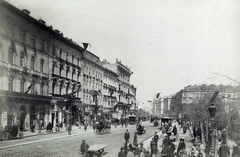 Magyarország, Budapest VIII.,Budapest V., Múzeum körút a Magyar Nemzeti Múzeum előtt. A felvétel 1894. április 1-én Kossuth Lajos temetése alkalmával készült. A kép forrását kérjük így adja meg: Fortepan / Budapest Főváros Levéltára. Levéltári jelzet: HU.BFL.XV.19.d.1.04.020, 1900, Budapest Főváros Levéltára / Klösz György fényképei, Klösz György, hintó, fogat, lóvasút, konflis, Budapest, Fortepan #82050