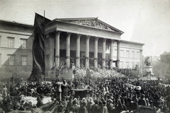 Magyarország, Budapest VIII., Magyar Nemzeti Múzeum Kossuth Lajos felravatalozásakor. A felvétel 1894. április 1-én készült. A kép forrását kérjük így adja meg: Fortepan / Budapest Főváros Levéltára. Levéltári jelzet: HU.BFL.XV.19.d.1.04.025, 1900, Budapest Főváros Levéltára / Klösz György fényképei, Klösz György, Budapest, Fortepan #82055