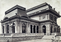 Magyarország, Budapest V., Erzsébet tér, a Kioszk épülete. A felvétel 1880-1890 között készült. A kép forrását kérjük így adja meg: Fortepan / Budapest Főváros Levéltára. Levéltári jelzet: HU.BFL.XV.19.d.1.05.034, 1900, Budapest Főváros Levéltára / Klösz György fényképei, Klösz György, Hauszmann Alajos-terv, Budapest, Fortepan #82089