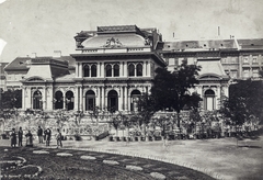 Magyarország, Budapest V., Erzsébet tér, a Kioszk épülete. A felvétel 1877 körül készült. A kép forrását kérjük így adja meg: Fortepan / Budapest Főváros Levéltára. Levéltári jelzet: HU.BFL.XV.19.d.1.05.035, 1900, Budapest Főváros Levéltára / Klösz György fényképei, Klösz György, Hauszmann Alajos-terv, Budapest, Fortepan #82090