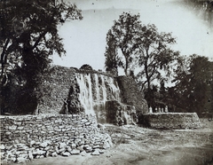 Magyarország, Margitsziget, Budapest, vízesés. A felvétel 1879 körül készült. A kép forrását kérjük így adja meg: Fortepan / Budapest Főváros Levéltára. Levéltári jelzet: HU.BFL.XV.19.d.1.05.093, 1900, Budapest Főváros Levéltára / Klösz György fényképei, Klösz György, pihenőhely, vízesés, terméskő, Fortepan #82148