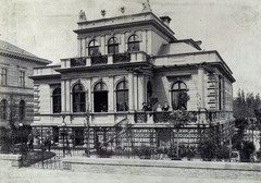 Magyarország, Budapest VI., Andrássy (Sugár) út 110., Rausch-villa. A felvétel 1878 körül készült. A kép forrását kérjük így adja meg: Fortepan / Budapest Főváros Levéltára. Levéltári jelzet: HU.BFL.XV.19.d.1.05.127, 1900, Budapest Főváros Levéltára / Klösz György fényképei, Klösz György, Budapest, Fortepan #82182