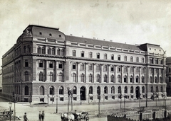 Magyarország, Budapest VI., Andrássy (Sugár) út 73-75., a Magyar Királyi Államvasutak (MÁV) Igazgatóságának épülete. A felvétel 1878 körül készült. A kép forrását kérjük így adja meg: Fortepan / Budapest Főváros Levéltára. Levéltári jelzet: HU.BFL.XV.19.d.1.05.145, 1900, Budapest Főváros Levéltára / Klösz György fényképei, Klösz György, Budapest, Fortepan #82200