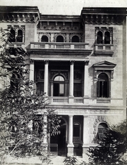 Magyarország, Budapest VIII., Bródy Sándor (Főherceg Sándor) utca 4., Ádám Károly palotája. A felvétel 1880-1890 között készült. A kép forrását kérjük így adja meg: Fortepan / Budapest Főváros Levéltára. Levéltári jelzet: HU.BFL.XV.19.d.1.05.176, 1900, Budapest Főváros Levéltára / Klösz György fényképei, Klösz György, Budapest, Weber Antal-terv, Fortepan #82231