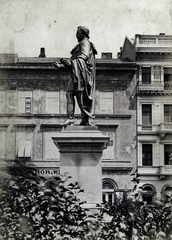 Magyarország, Budapest V., Eötvös tér, Eötvös József szobra (Huszár Adolf 1879.). A felvétel 1880-1890 között készült. A kép forrását kérjük így adja meg: Fortepan / Budapest Főváros Levéltára. Levéltári jelzet: HU.BFL.XV.19.d.1.05.203, 1900, Budapest Főváros Levéltára / Klösz György fényképei, Klösz György, Budapest, Fortepan #82258