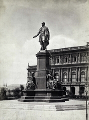 Magyarország, Budapest V., Széchenyi István (Ferenc József) tér, Széchenyi István szobra (Engel József, 1880.), háttérben a Magyar Tudományos Akadémia. A felvétel 1880 körül készült. A kép forrását kérjük így adja meg: Fortepan / Budapest Főváros Levéltára. Levéltári jelzet: HU.BFL.XV.19.d.1.06.003, 1900, Budapest Főváros Levéltára / Klösz György fényképei, Klösz György, szobor, neoreneszánsz, Magyar Tudományos Akadémia, Budapest, Széchenyi István-ábrázolás, Friedrich August Stüler-terv, Fortepan #82264