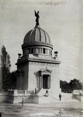 Magyarország, Budapest VIII., Fiumei úti Nemzeti Sírkert (Kerepesi temető), Deák Ferenc Mauzóleuma. A felvétel 1890. után készült. A kép forrását kérjük így adja meg: Fortepan / Budapest Főváros Levéltára. Levéltári jelzet: HU.BFL.XV.19.d.1.07.005, 1900, Budapest Főváros Levéltára / Klösz György fényképei, Klösz György, temető, Budapest, mauzóleum, Fortepan #82329