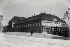 Magyarország, budai Vár, Budapest I., Szent György tér, Sándor-palota, ekkor Miniszterelnöki palota. A felvétel 1894 körül készült. A kép forrását kérjük így adja meg: Fortepan / Budapest Főváros Levéltára. Levéltári jelzet: HU.BFL.XV.19.d.1.07.012, 1900, Budapest Főváros Levéltára / Klösz György fényképei, Klösz György, Pollack Mihály-terv, klasszicizmus, miniszterelnök, Budapest, tér, épület, Fortepan #82336