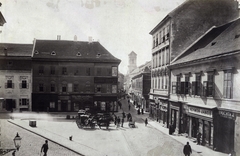 Magyarország, Budapest V., Váci utca a mai Március 15. tér felől dél felé nézve, háttérben az Angolkisasszonyok temploma, előtérben az ekkori Rózsa tér. A felvétel 1895. körül készült. A kép forrását kérjük így adja meg: Fortepan / Budapest Főváros Levéltára. Levéltári jelzet: HU.BFL.XV.19.d.1.07.017, 1900, Budapest Főváros Levéltára / Klösz György fényképei, Klösz György, templom, cégtábla, fehérnemű, üzletportál, fiáker, Budapest, Berketz István, Staubach Boldizsár, Neymon János, Brichta János, borbély, selyemfestő, eltűnt épület, Fortepan #82341