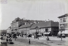 Magyarország, Budapest VII., Károly körút a Király utca felé nézve, jobbra a Dob utca torkolata. A felvétel 1895 körül készült. A kép forrását kérjük így adja meg: Fortepan / Budapest Főváros Levéltára. Levéltári jelzet: HU.BFL.XV.19.d.1.07.067, 1900, Budapest Főváros Levéltára / Klösz György fényképei, Klösz György, forgalom, cégtábla, utcakép, hirdetőoszlop, fogat, lóvasút, Budapest, eltűnt épület, üzletsor, Fortepan #82391