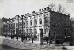 Magyarország, Budapest VII., Rottenbiller utca 50., Erzsébet Leányárvaház (később az épület az Állatorvostudományi Egyetemhez kerólt). A felvétel 1890. után készült. A kép forrását kérjük így adja meg: Fortepan / Budapest Főváros Levéltára. Levéltári jelzet: HU.BFL.XV.19.d.1.07.104, 1900, Budapest Főváros Levéltára / Klösz György fényképei, Klösz György, hirdetőoszlop, Budapest, Fortepan #82428