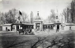 Magyarország, Városliget, Budapest XIV., "Állatkert régi főkapuja. A felvétel 1890 után készült." A kép forrását kérjük így adja meg: Fortepan / Budapest Főváros Levéltára. Levéltári jelzet: HU.BFL.XV.19.d.1.07.107, 1900, Budapest Főváros Levéltára / Klösz György fényképei, Klösz György, állatkert, Budapest, Fortepan #82431