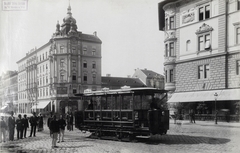 Magyarország, Budapest VIII.,Budapest IX., József körút, háttérben a Ferenc körút - Üllői út sarok, a Ferenc körút 46. számú ház. A felvétel 1890 után készült. A kép forrását kérjük így adja meg: Fortepan / Budapest Főváros Levéltára. Levéltári jelzet: HU.BFL.XV.19.d.1.07.109, 1900, Budapest Főváros Levéltára / Klösz György fényképei, Klösz György, villamos, Fortepan #82433