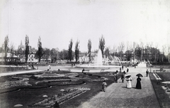 Magyarország, Városliget, Budapest XIV., Városligeti körönd. A felvétel 1896 után készült. A kép forrását kérjük így adja meg: Fortepan / Budapest Főváros Levéltára. Levéltári jelzet: HU.BFL.XV.19.d.1.07.126, 1900, Budapest Főváros Levéltára / Klösz György fényképei, Klösz György, szökőkút, park, Budapest, Fortepan #82450