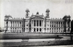 Magyarország, Budapest V., Kossuth Lajos (Országház) tér, Igazságügyi Palota (ekkor Magyar Királyi Kúria és Ítélőtábla). A felvétel 1898 körül készült. A kép forrását kérjük így adja meg: Fortepan / Budapest Főváros Levéltára. Levéltári jelzet: HU.BFL.XV.19.d.1.07.148, 1900, Budapest Főváros Levéltára / Klösz György fényképei, Klösz György, Hauszmann Alajos-terv, kúria, eklektikus építészet, Budapest, pad, palota, Fortepan #82472