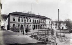 Magyarország, Budapest II., Árpád fejedelem útja (Újlaki rakpart), Császár fürdő (Hild-udvar, ma a Budai Irgalmasrendi Kórház egyik épülete). A felvétel 1890 után készült. A kép forrását kérjük így adja meg: Fortepan / Budapest Főváros Levéltára. Levéltári jelzet: HU.BFL.XV.19.d.1.08.029, 1900, Budapest Főváros Levéltára / Klösz György fényképei, Klösz György, fürdés, Hild József-terv, Budapest, Fortepan #82554