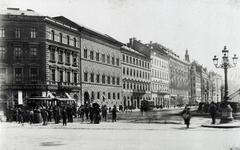 Magyarország, Budapest VI., Oktogon, jobbra a Teréz körút a Király utca felé nézve. A felvétel 1887-ben készült. A kép forrását kérjük így adja meg: Fortepan / Budapest Főváros Levéltára. Levéltári jelzet: HU.BFL.XV.19.d.1.08.032, 1900, Budapest Főváros Levéltára / Klösz György fényképei, Klösz György, vendéglő, utcakép, villamos, lámpaoszlop, Siemens, Budapest, Fortepan #82557