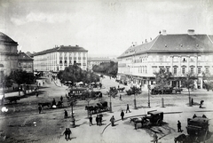 Magyarország, Budapest V., Deák Ferenc tér. A felvétel 1892-1895 között készült. A kép forrását kérjük így adja meg: Fortepan / Budapest Főváros Levéltára. Levéltári jelzet: HU.BFL.XV.19.d.1.08.040, 1900, Budapest Főváros Levéltára / Klösz György fényképei, Klösz György, közlekedés, lovaskocsi, Budapest, Fortepan #82565