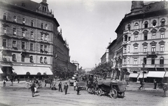 Magyarország, Budapest VII., Baross tér, szemben a Rottenbiller utca. A felvétel 1895 körül készült. A kép forrását kérjük így adja meg: Fortepan / Budapest Főváros Levéltára. Levéltári jelzet: HU.BFL.XV.19.d.1.08.046, 1900, Budapest Főváros Levéltára / Klösz György fényképei, Klösz György, közlekedés, lovaskocsi, kávéház, Budapest, Fortepan #82571