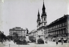 Magyarország, Budapest V., Petőfi tér, Petőfi Sándor szobra (Huszár Andor, 1882.), jobbra a Nagyboldogasszony ortodox székesegyház. A felvétel 1899 körül készült. A kép forrását kérjük így adja meg: Fortepan / Budapest Főváros Levéltára. Levéltári jelzet: HU.BFL.XV.19.d.1.08.071, 1900, Budapest Főváros Levéltára / Klösz György fényképei, Klösz György, szobor, üzletportál, Petőfi-ábrázolás, Budapest, Fortepan #82596