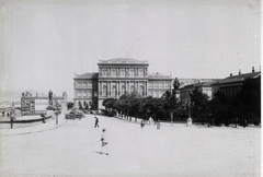 Magyarország, Budapest V., Széchenyi István (Ferenc József) tér, szemben a Magyar Tudományos Akadémia. A felvétel 1899 körül készült. A kép forrását kérjük így adja meg: Fortepan / Budapest Főváros Levéltára. Levéltári jelzet: HU.BFL.XV.19.d.1.08.077, 1900, Budapest Főváros Levéltára / Klösz György fényképei, Klösz György, szobor, neoreneszánsz, Magyar Tudományos Akadémia, Budapest, Széchenyi István-ábrázolás, Friedrich August Stüler-terv, Fortepan #82602